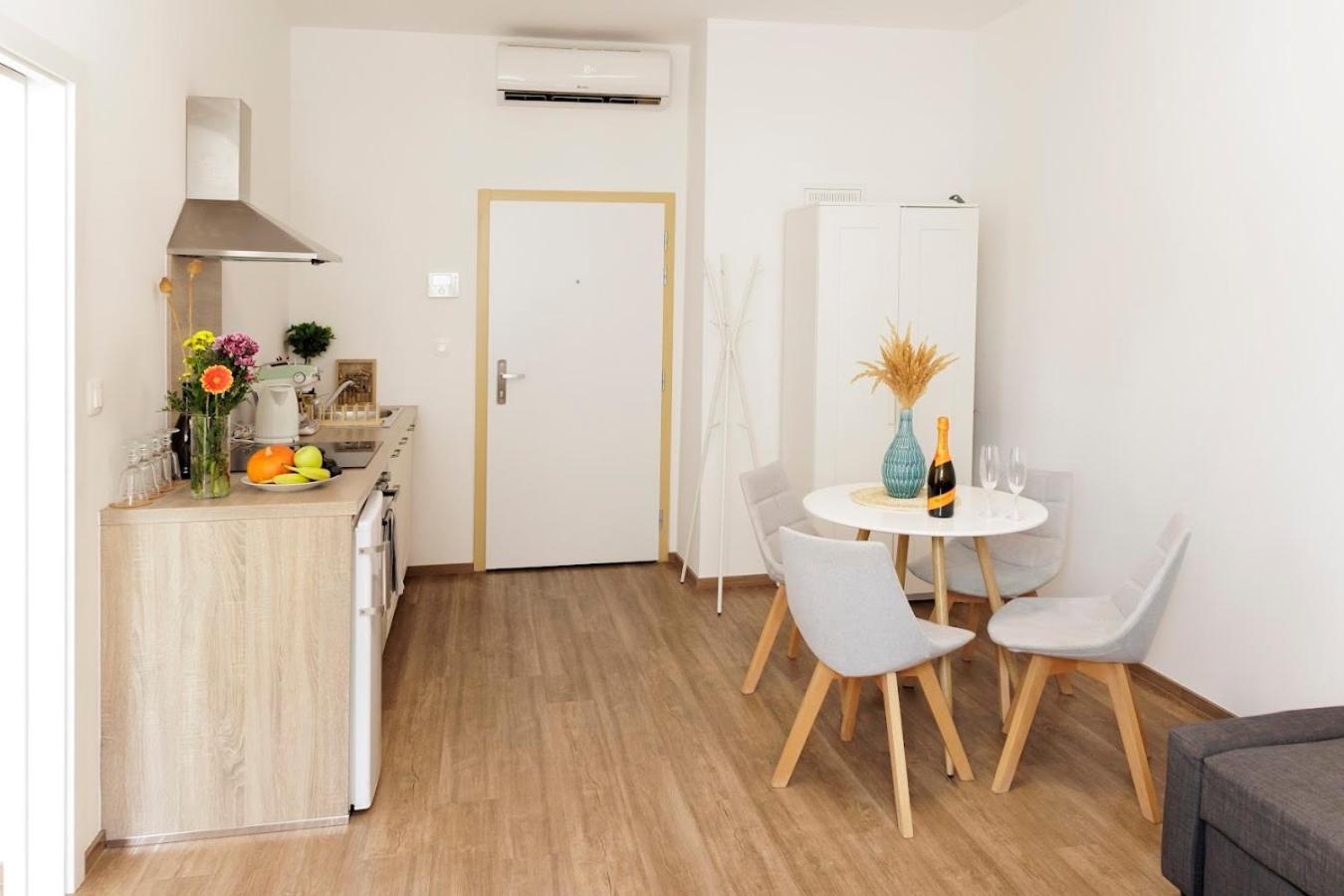 Апартаменты Boutique Flat In Old Town Братислава Экстерьер фото